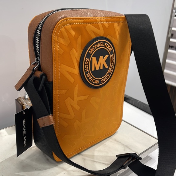Michael Kors Kent Flight Bag Crossbody Honey Comb - Picture 14 of 16